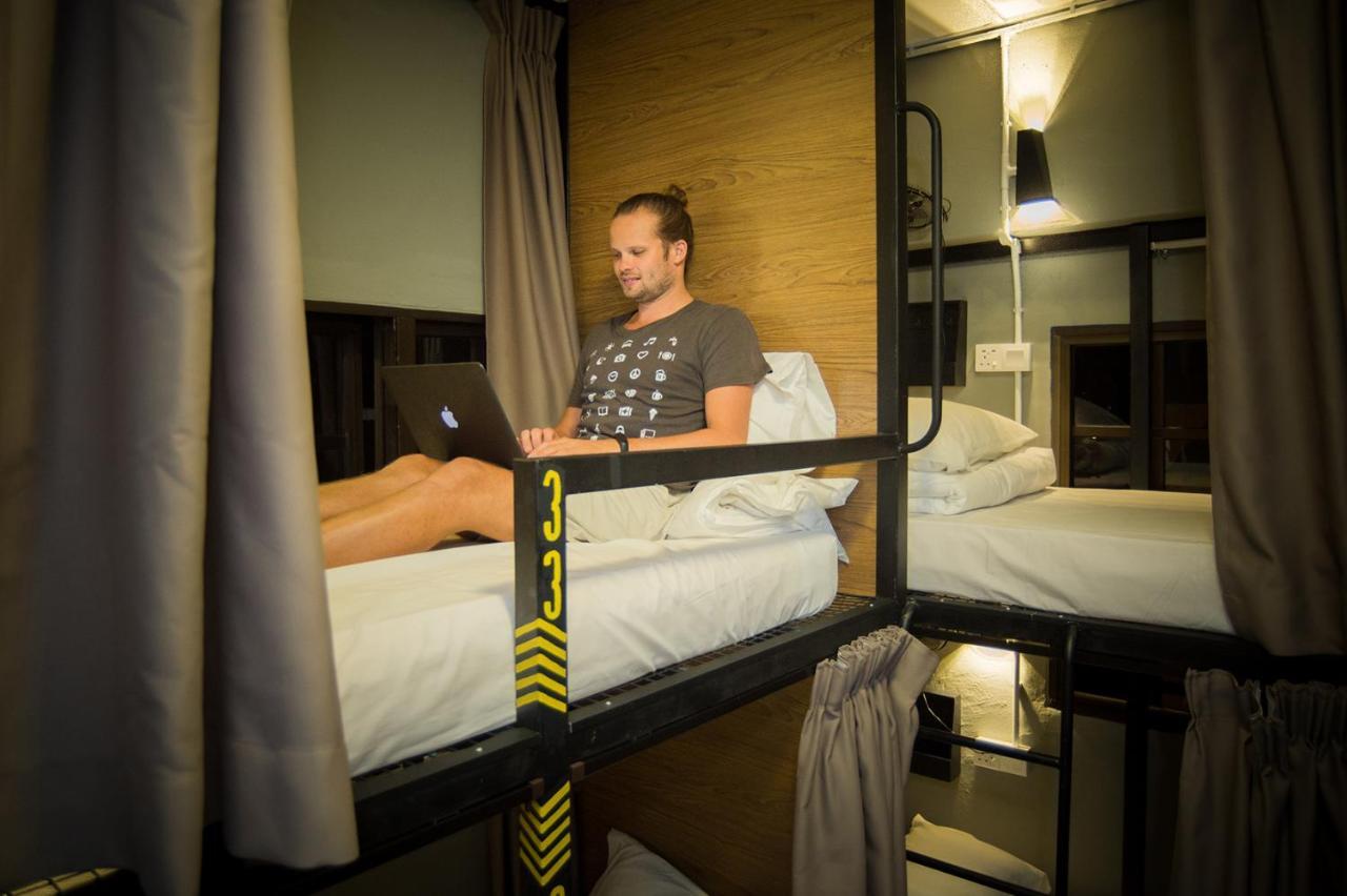 Asrama Traveller Bunker 1 *