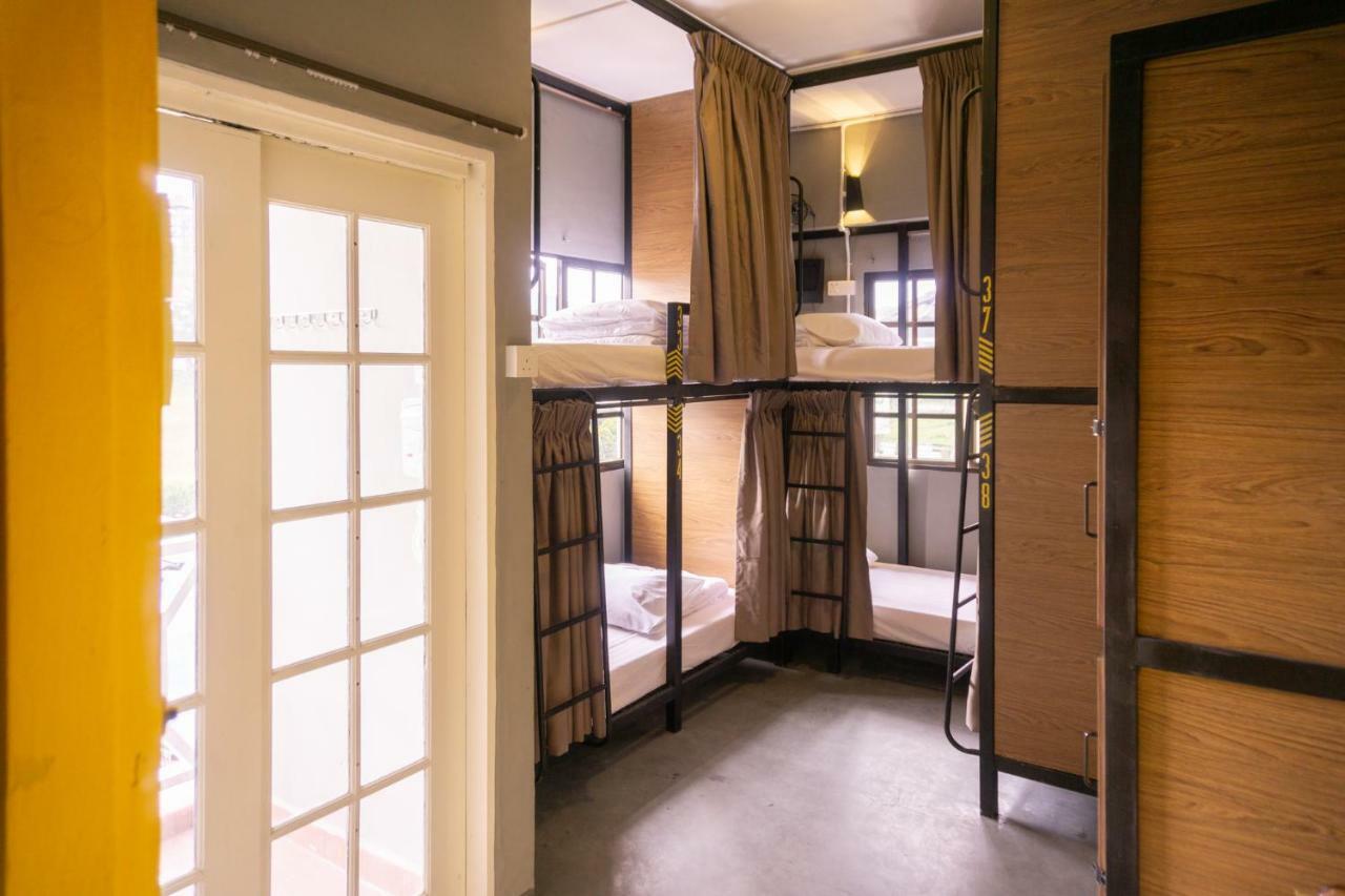Asrama Traveller Bunker 1 *