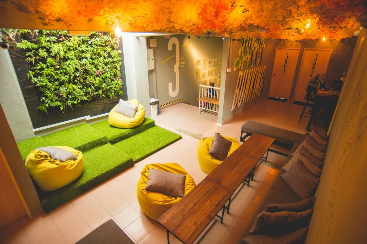 Asrama Traveller Bunker 1 *